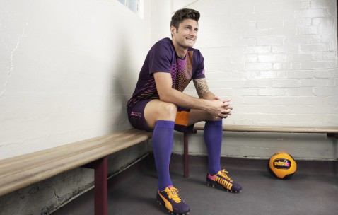 爱游戏入口-夏季联赛决赛激情夜！赵继伟里突外投，上海海港血战AC米兰