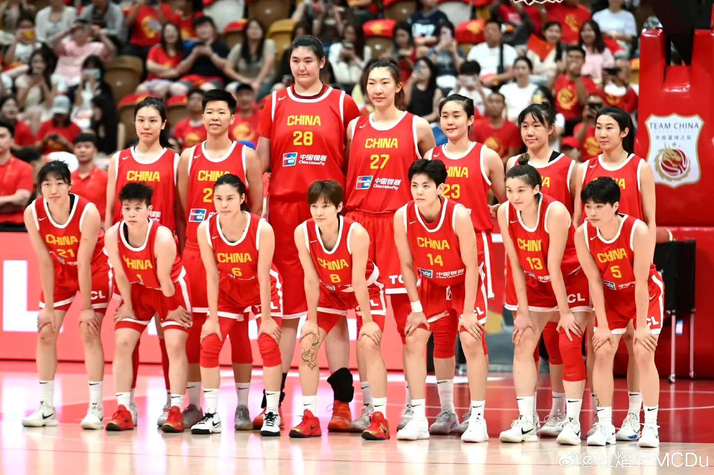 包含萨索洛在客场遭遇失利，主帅面临压力的词条