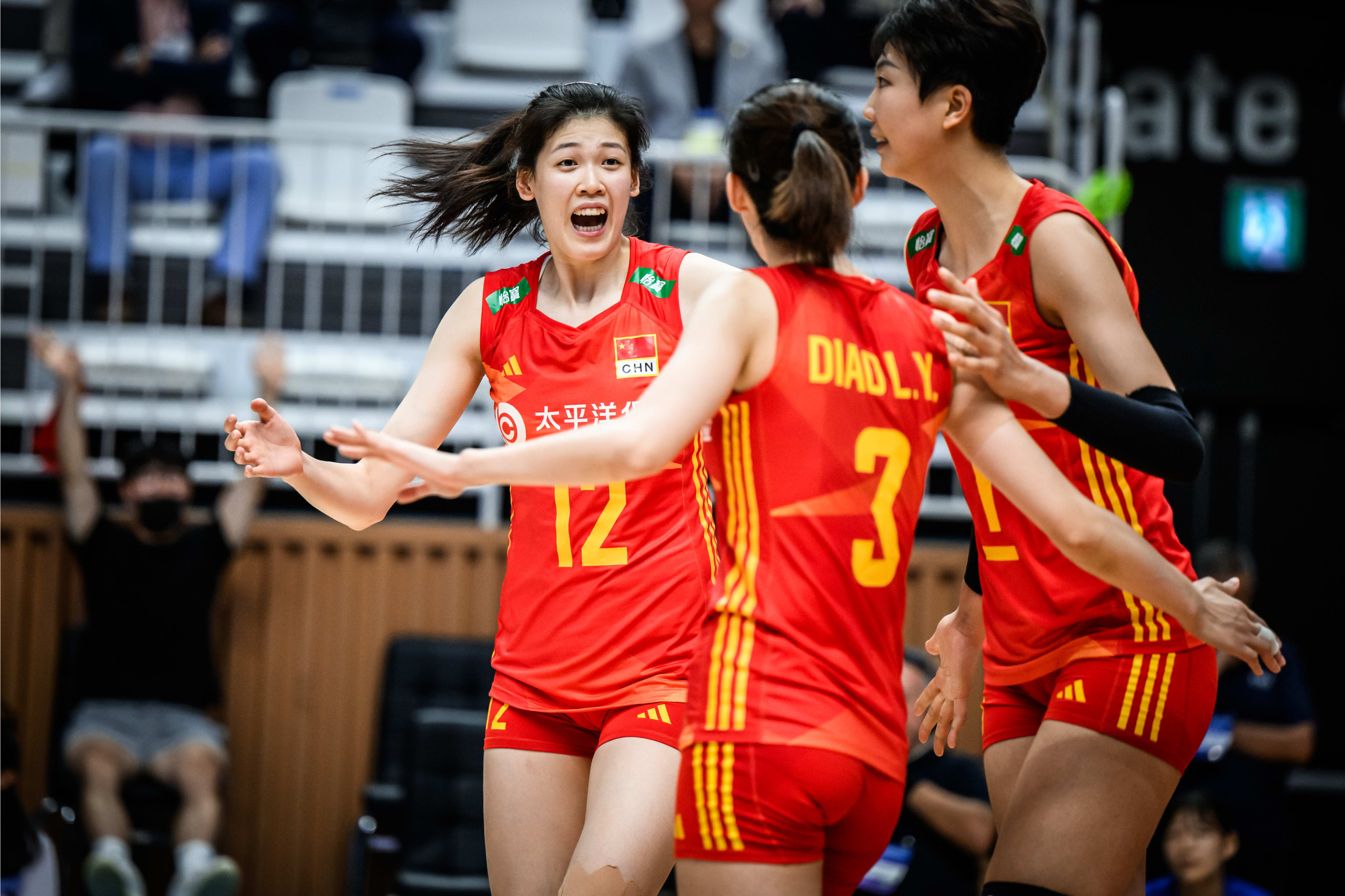 穆古鲁扎爆冷击败塞尔维亚队，连败震惊全场！